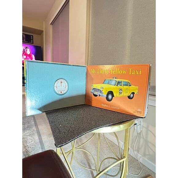 My Little Yellow Taxi 1st Edition Interactive Board Book Stephen T. Johnson 2001 - Picture 3 of 12